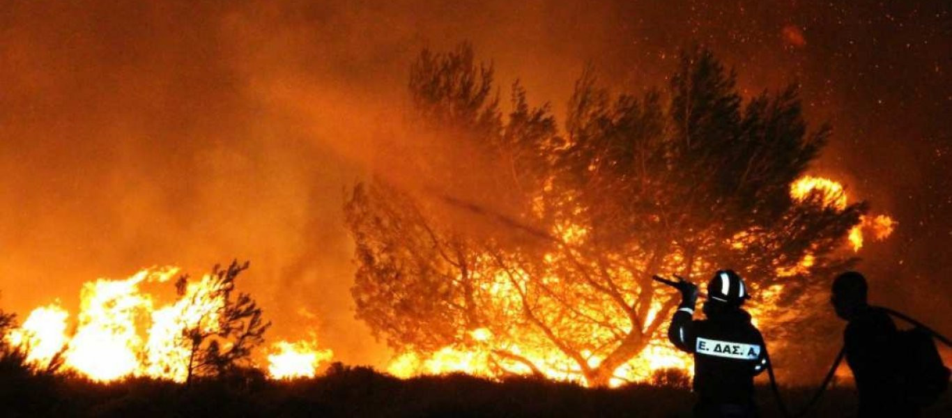 Ροδόπη: Μάχη με τις φλόγες έδωσαν οι πυροσβέστες τη νύχτα - Σε ύφεση τα μέτωπα στη Μάνη